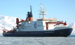 Forschungsschiff Polarstern im Eismeer