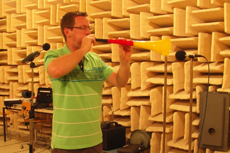 https://www.dguv.de/medien/ifa/de/akt/bilder/vuvuzela_orig.jpg_lightbox_large_800x.jpg