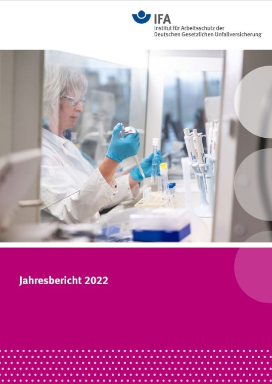 Titelseite des Jahresberichts 2022