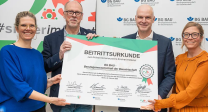 v.l.n.r.: Janina Führ (BG BAU, Referatsleiterin), Ralf Hövelmann (Netzwerk #sicherimDienst), Michael Kirsch (Hauptgeschäftsführer der BG BAU), Katia-Julia Rostek (stellv. Hauptgeschäftsführerin der BG BAU)