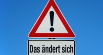 Bild: ein Warnschild mit der Unterzeile: Das ändert sich