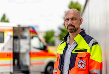 Motiv der Kampagne #GewaltAngehen. Zu sehen ist Daniel Schon, Leiter einer Rettuingswache. 