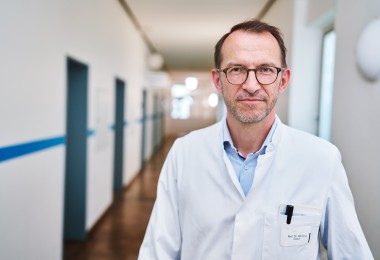 Porträt von Prof. Dr. med. Thomas Gösling, Chefarzt der Klinik für Unfallchirurgie und Orthopädie, Klinikum Braunschweig. Quelle: DGUV